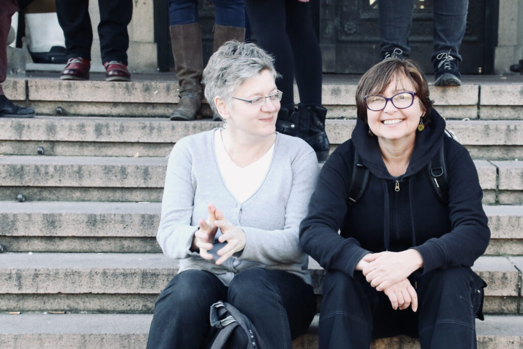 Lisa Kuppler, Lektorin, und Charlotte vor der Buchveröffentlichung