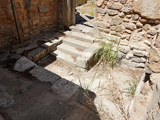 Die Reste von einem minoischen Adyton, auch Lustralbecken genannt, in Tylissos (minoische Kultur)