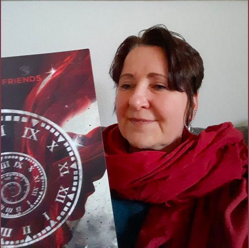 Selfie mit rotem Tuch (Halstuch) und dem Buch! für das Gewinnspiel unserer Online-Lesung
