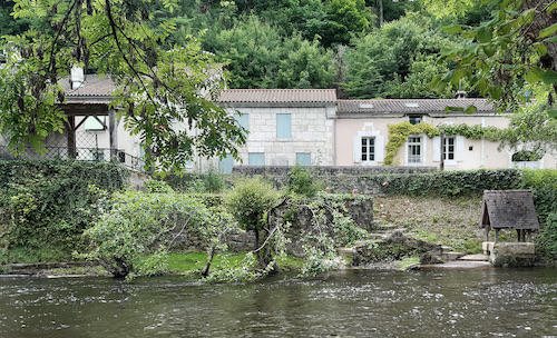 Ferienhäuser am Ufer der Dronne in Brantôme im Périgord