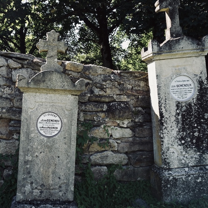 Grabsteine im Périgord